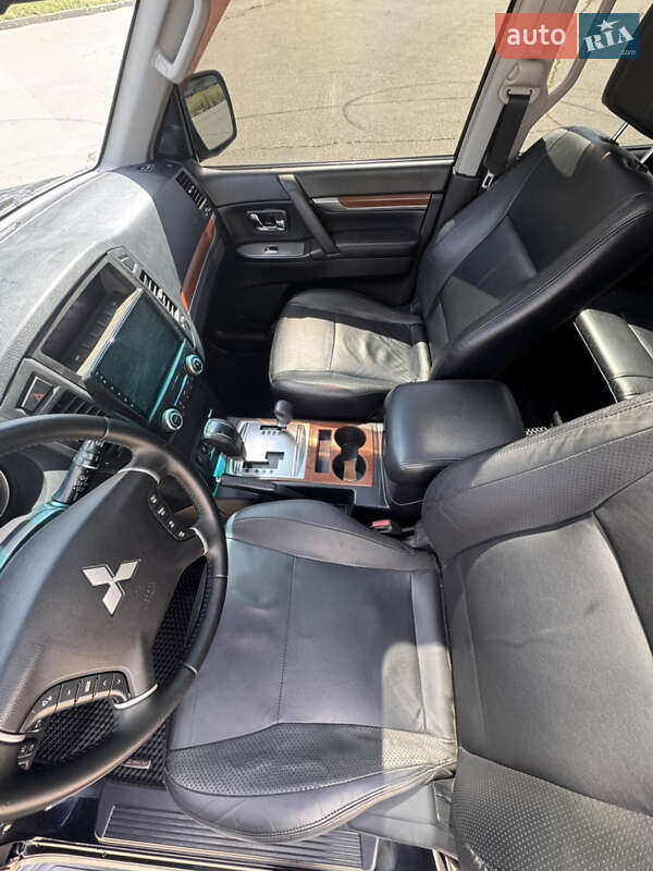 Внедорожник / Кроссовер Mitsubishi Pajero 2008 в Харькове