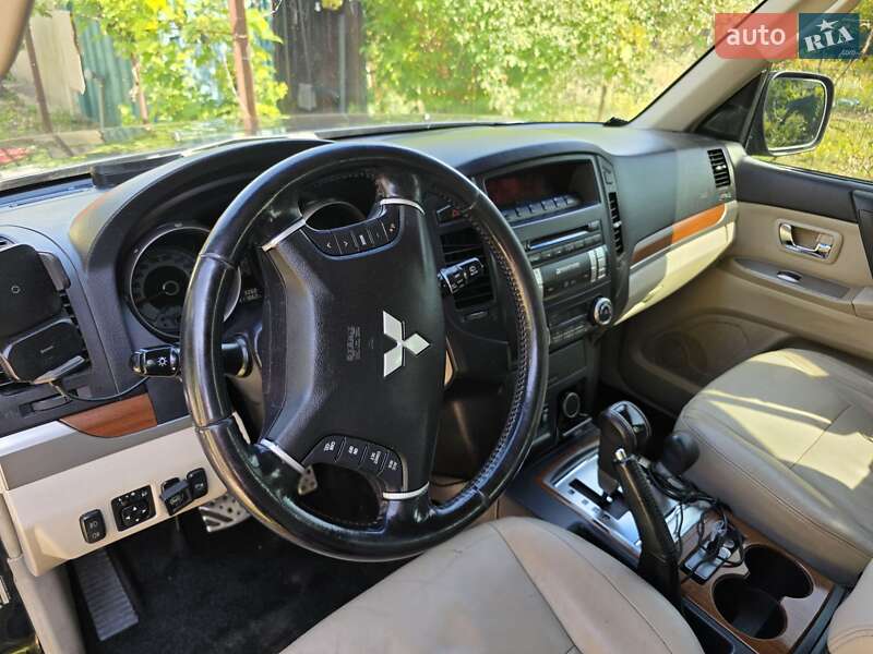 Внедорожник / Кроссовер Mitsubishi Pajero 2008 в Киеве фото 25 Внедорожник / Кроссовер Mitsubishi Pajero 2008 в Киеве