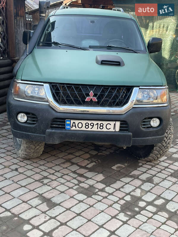 Внедорожник / Кроссовер Mitsubishi Pajero 2004 в Рахове