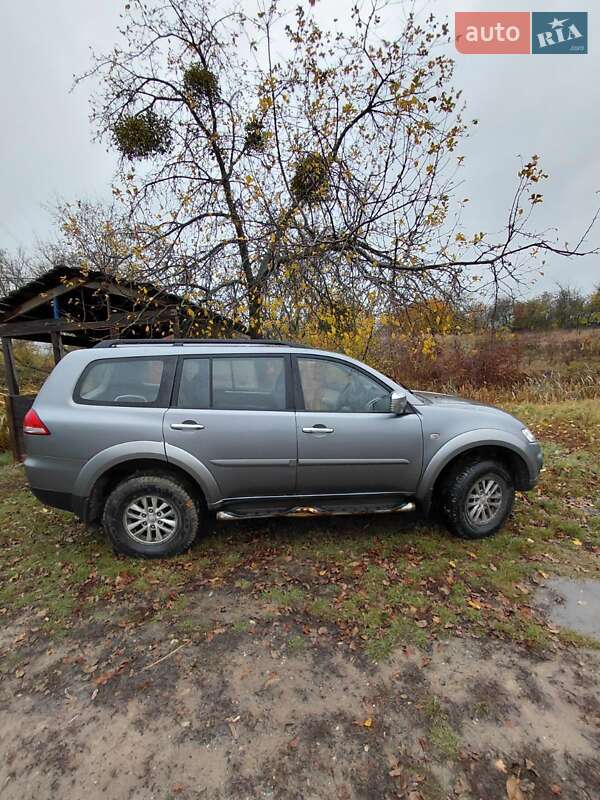 Позашляховик / Кросовер Mitsubishi Pajero 2013 в Харкові фото 3 Позашляховик / Кросовер Mitsubishi Pajero 2013 в Харкові