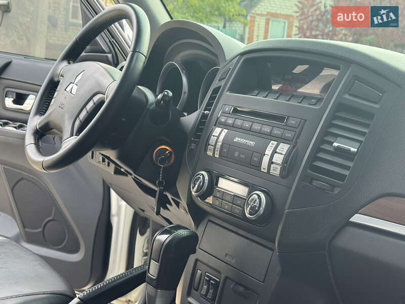 Внедорожник / Кроссовер Mitsubishi Pajero 2008 в Днепре фото 32 Внедорожник / Кроссовер Mitsubishi Pajero 2008 в Днепре