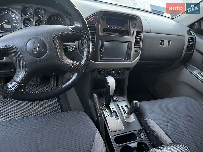 Позашляховик / Кросовер Mitsubishi Pajero 2006 в Дніпрі