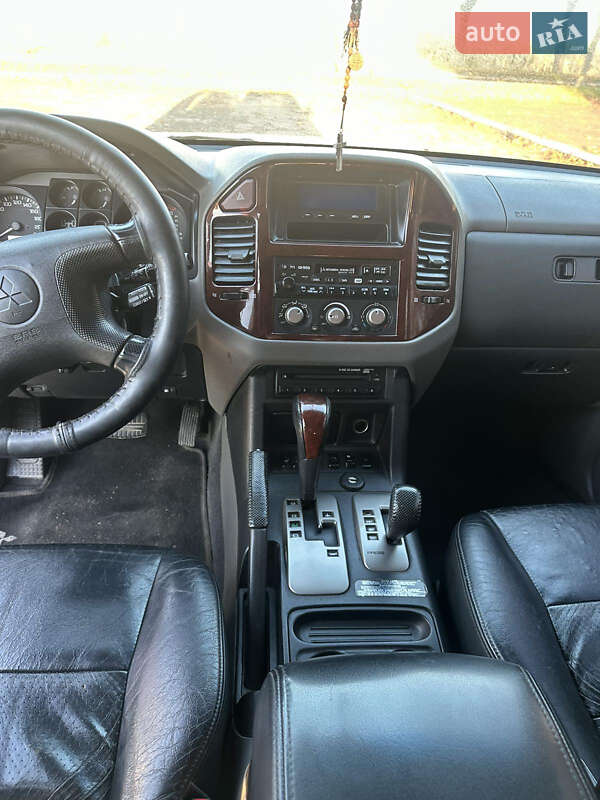 Внедорожник / Кроссовер Mitsubishi Pajero 2005 в Владимире