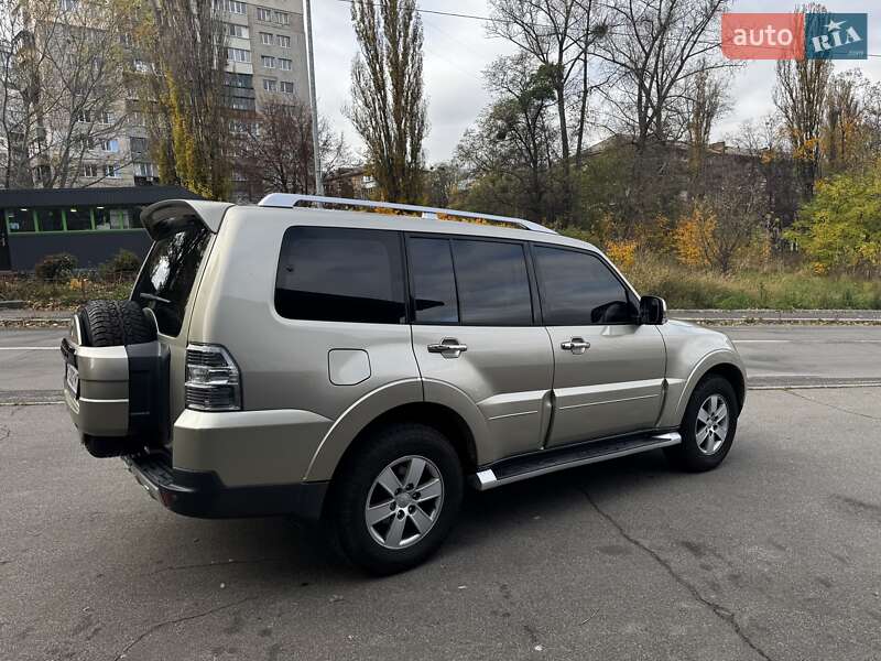 Внедорожник / Кроссовер Mitsubishi Pajero 2008 в Киеве