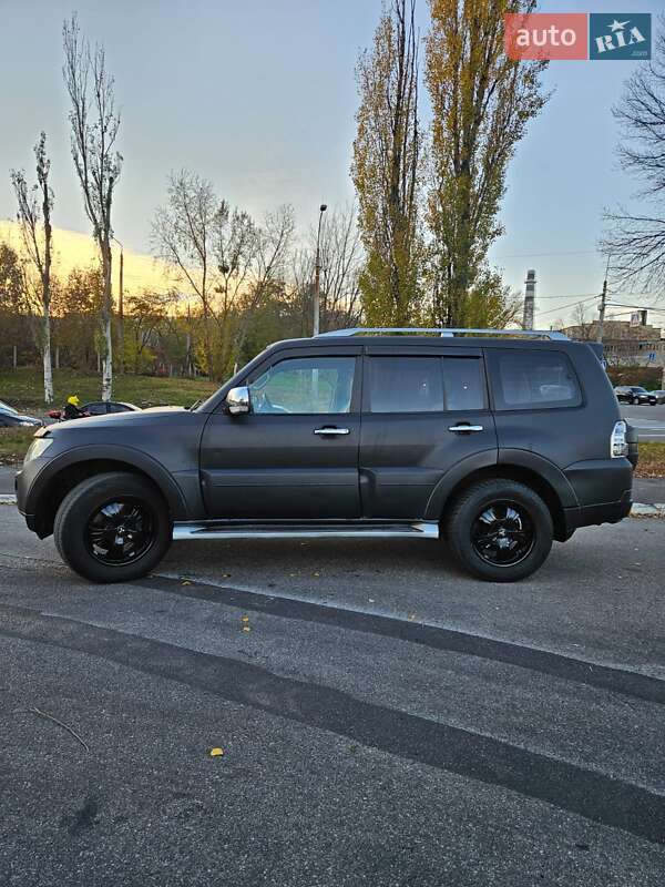Внедорожник / Кроссовер Mitsubishi Pajero 2007 в Киеве