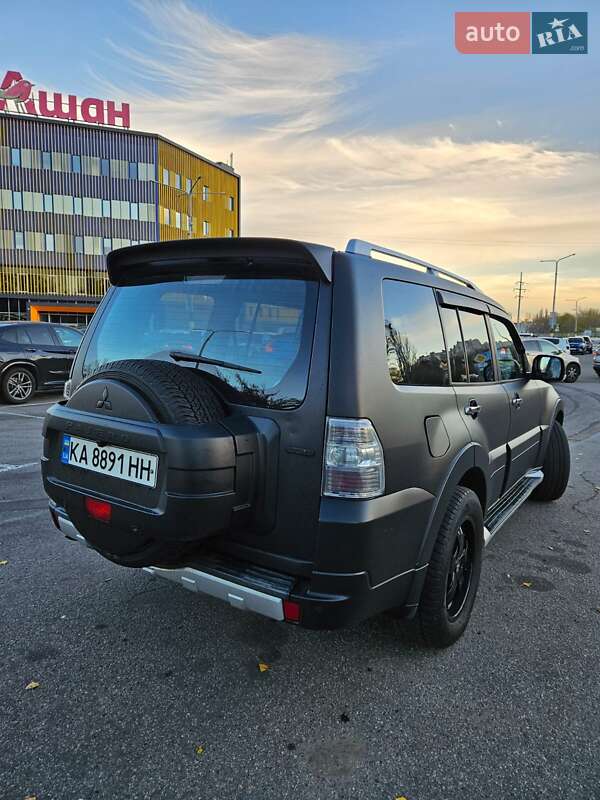 Внедорожник / Кроссовер Mitsubishi Pajero 2007 в Киеве