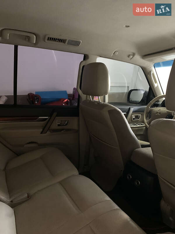Внедорожник / Кроссовер Mitsubishi Pajero 2007 в Львове фото 4 Внедорожник / Кроссовер Mitsubishi Pajero 2007 в Львове