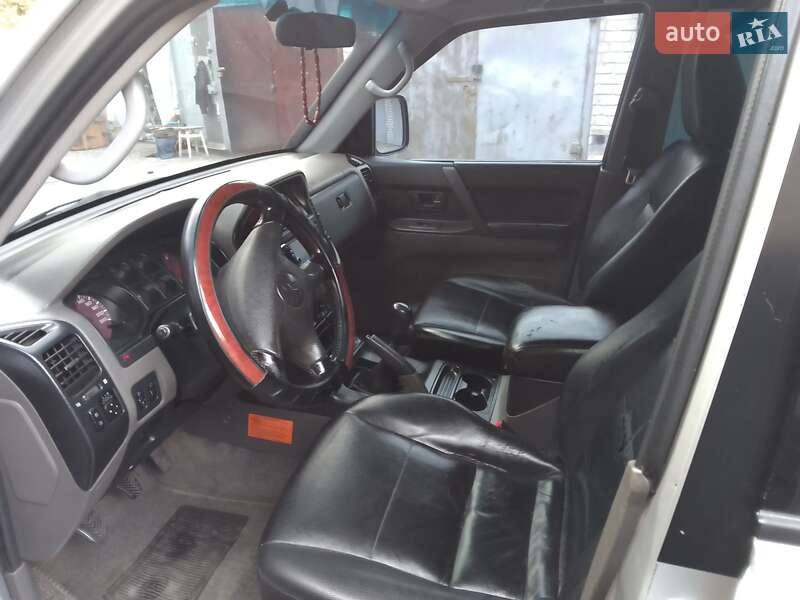 Внедорожник / Кроссовер Mitsubishi Pajero 2000 в Днепре