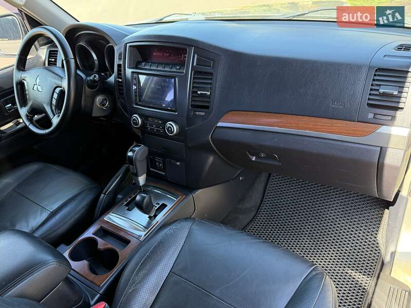 Внедорожник / Кроссовер Mitsubishi Pajero 2008 в Борисполе фото 70 Внедорожник / Кроссовер Mitsubishi Pajero 2008 в Борисполе