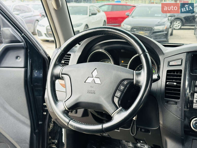 Внедорожник / Кроссовер Mitsubishi Pajero 2007 в Харькове