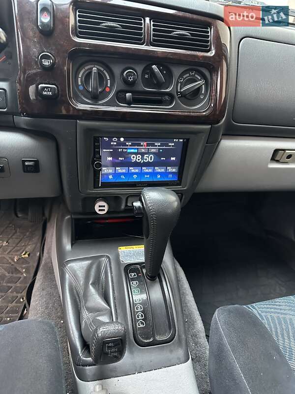 Позашляховик / Кросовер Mitsubishi Pajero 2001 в Києві