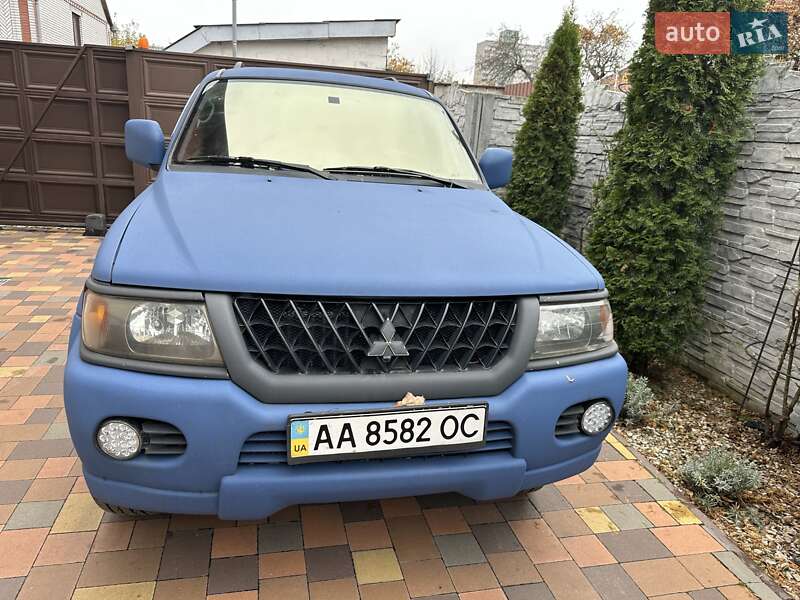 Позашляховик / Кросовер Mitsubishi Pajero 2001 в Києві
