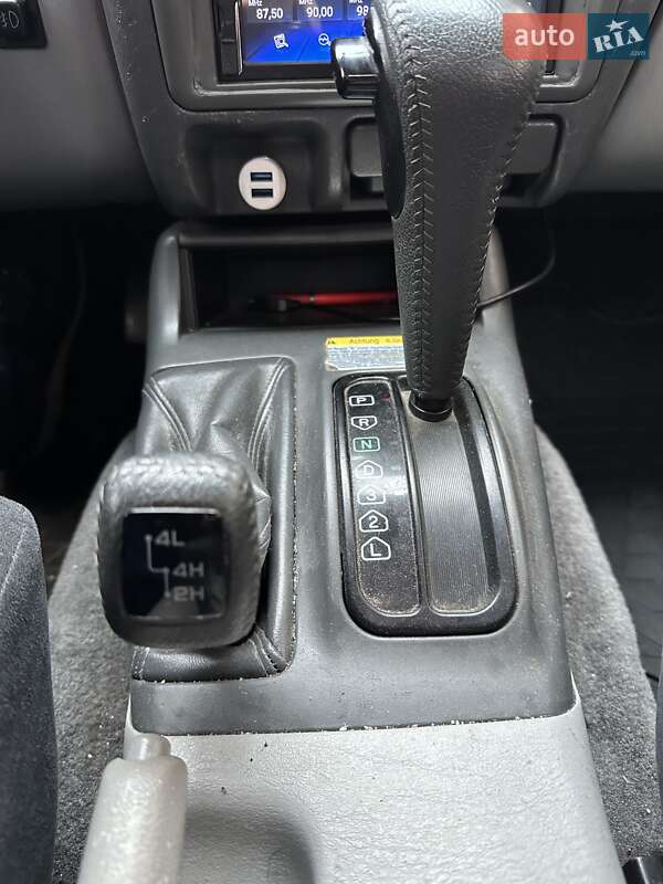 Позашляховик / Кросовер Mitsubishi Pajero 2001 в Києві