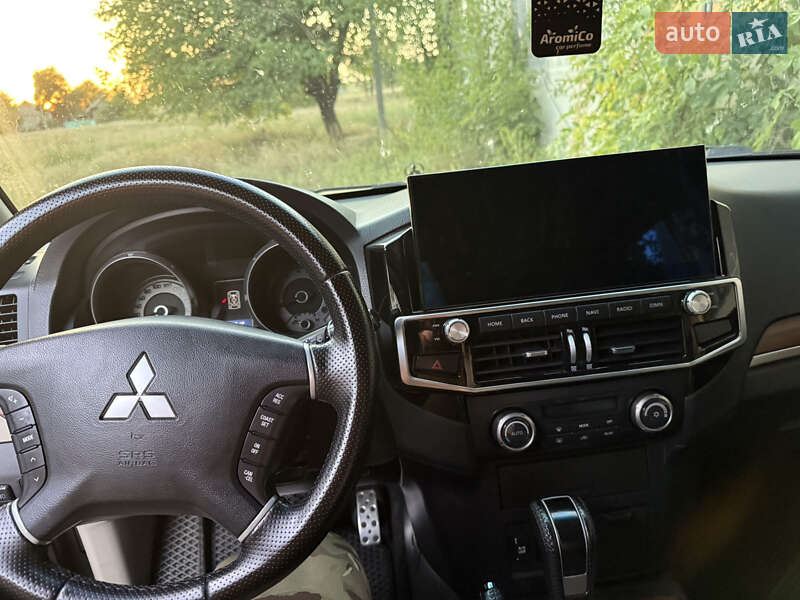 Внедорожник / Кроссовер Mitsubishi Pajero 2008 в Петропавловке