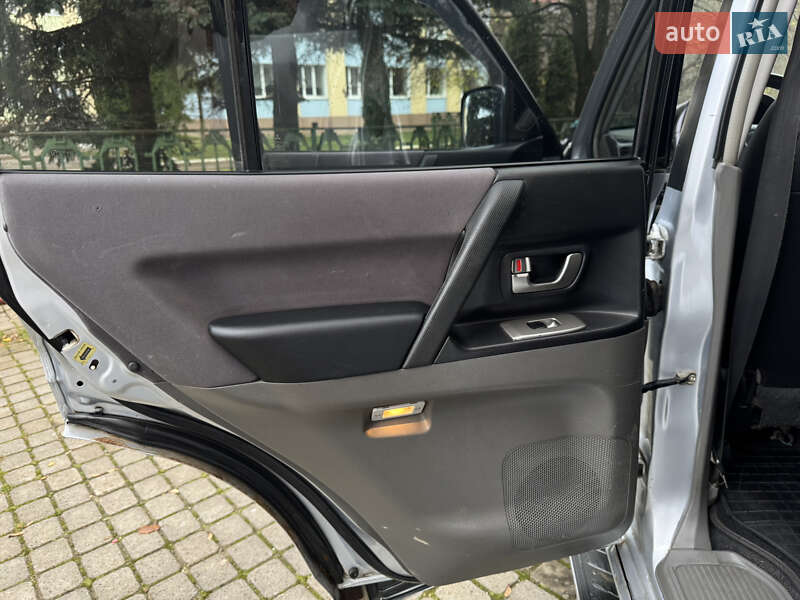 Позашляховик / Кросовер Mitsubishi Pajero 2003 в Чорткові