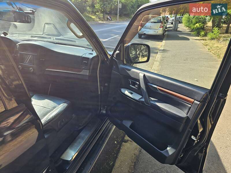 Внедорожник / Кроссовер Mitsubishi Pajero 2007 в Измаиле