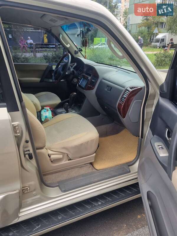 Внедорожник / Кроссовер Mitsubishi Pajero 2006 в Киеве