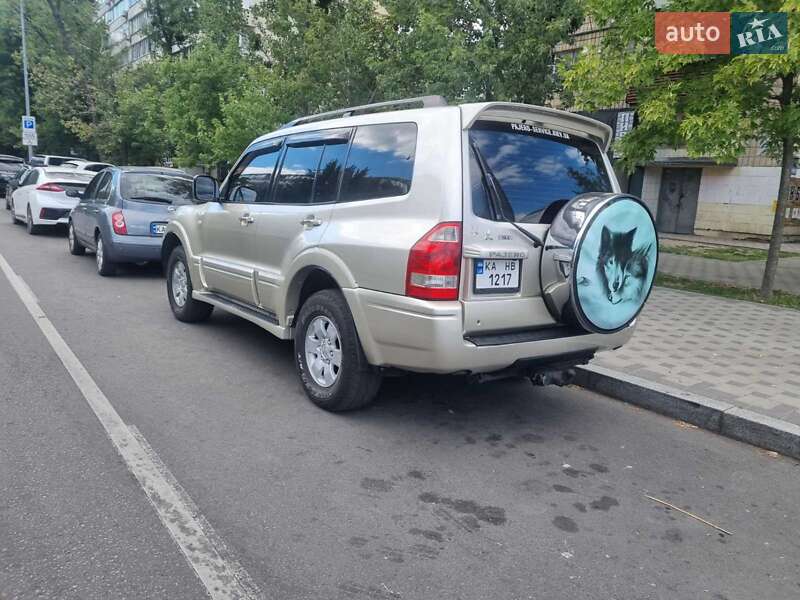 Внедорожник / Кроссовер Mitsubishi Pajero 2006 в Киеве