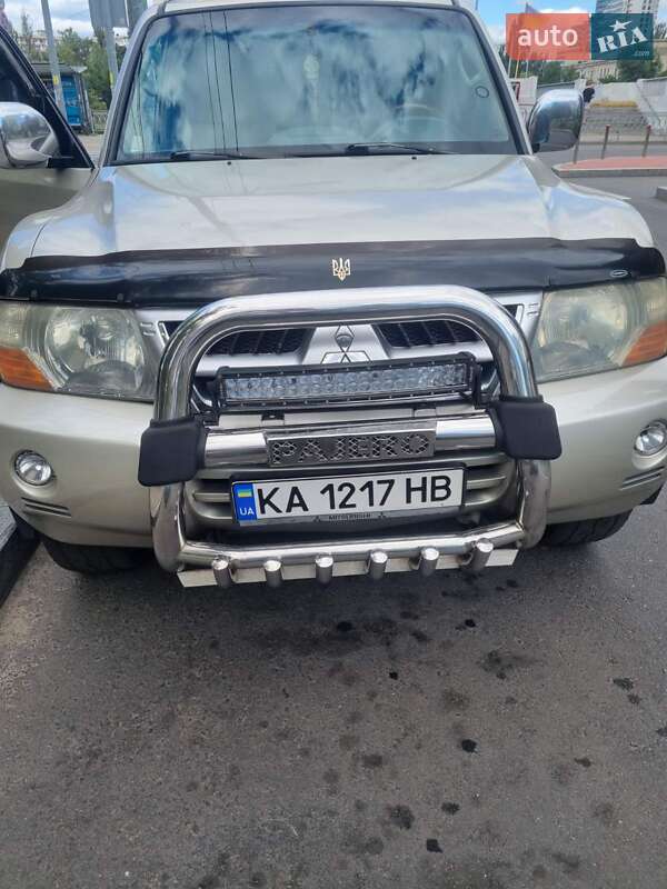 Внедорожник / Кроссовер Mitsubishi Pajero 2006 в Киеве