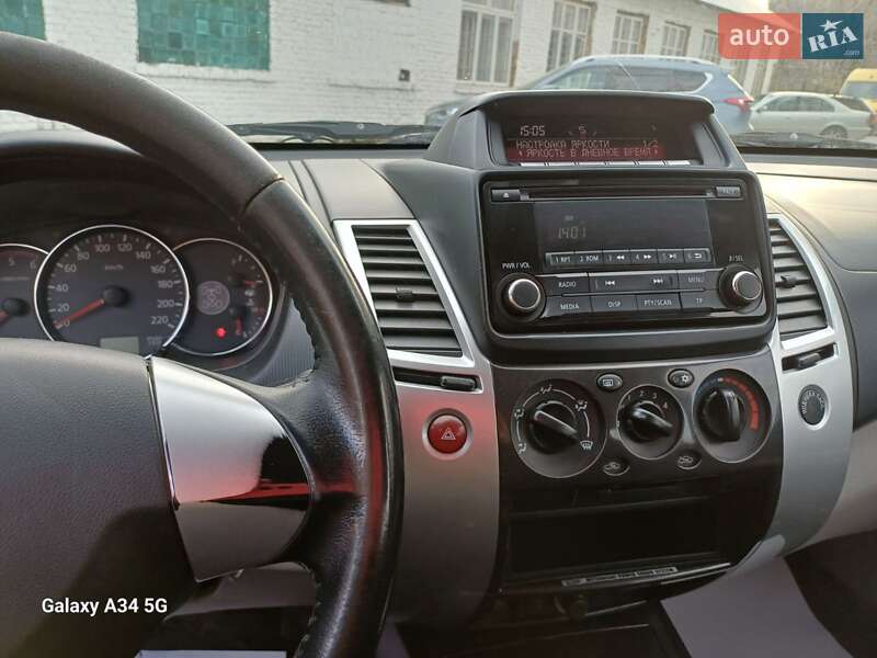 Позашляховик / Кросовер Mitsubishi Pajero 2013 в Чернівцях фото 22 Позашляховик / Кросовер Mitsubishi Pajero 2013 в Чернівцях