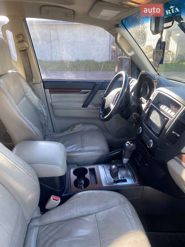 Позашляховик / Кросовер Mitsubishi Pajero 2007 в Стрию