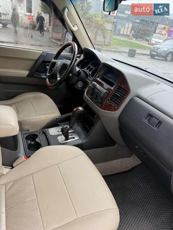 Внедорожник / Кроссовер Mitsubishi Pajero 2006 в Киеве