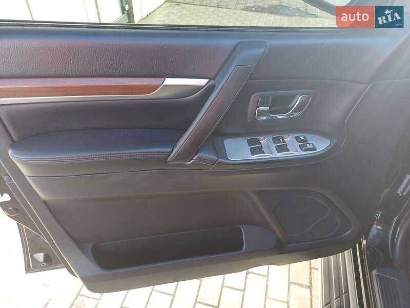 Позашляховик / Кросовер Mitsubishi Pajero 2008 в Горохові