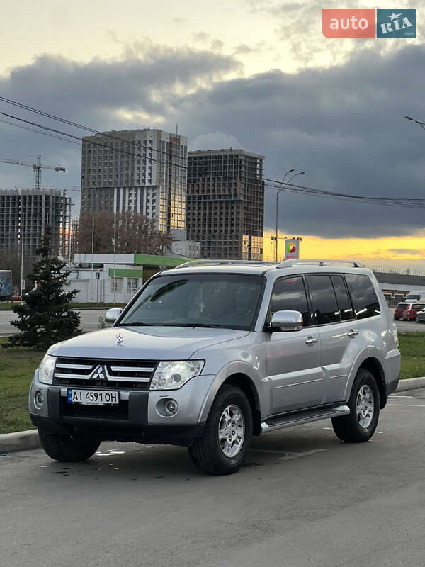 Позашляховик / Кросовер Mitsubishi Pajero 2007 в Києві