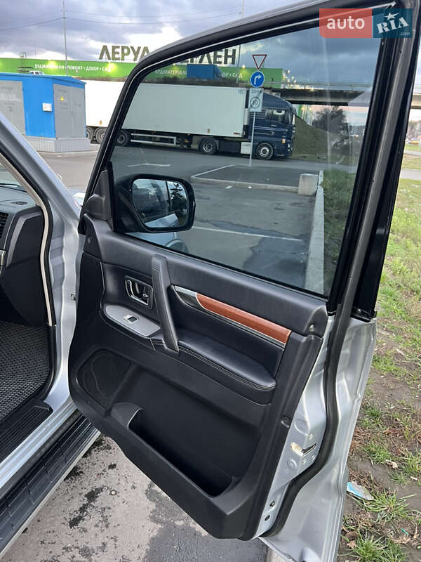 Позашляховик / Кросовер Mitsubishi Pajero 2007 в Києві