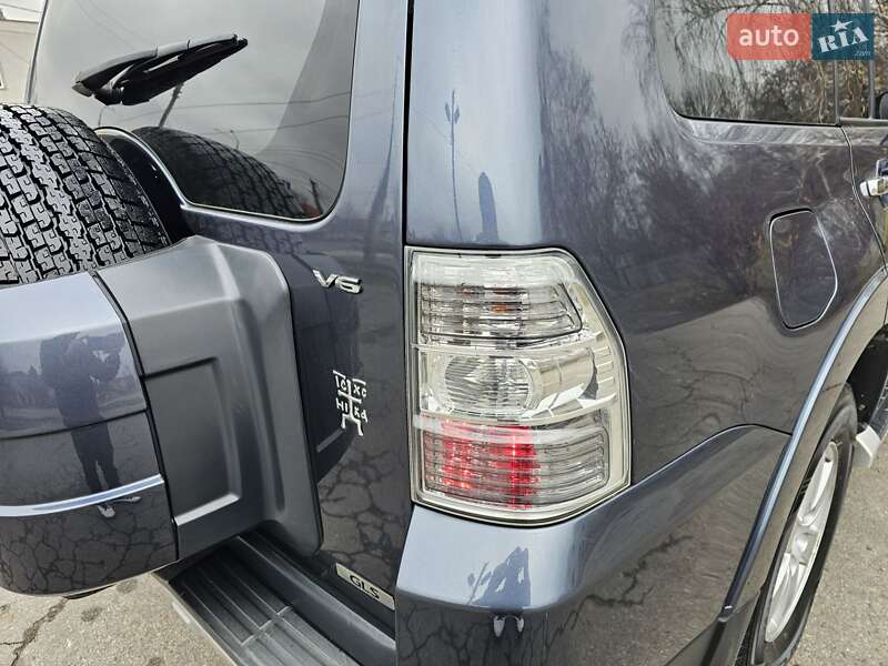 Позашляховик / Кросовер Mitsubishi Pajero 2007 в Харкові