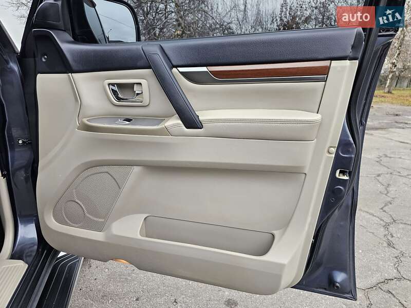 Позашляховик / Кросовер Mitsubishi Pajero 2007 в Харкові