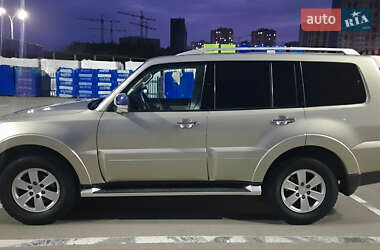 Внедорожник / Кроссовер Mitsubishi Pajero 2008 в Киеве