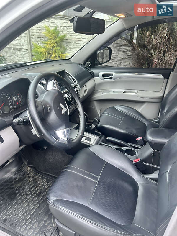 Позашляховик / Кросовер Mitsubishi Pajero 2013 в Дніпрі