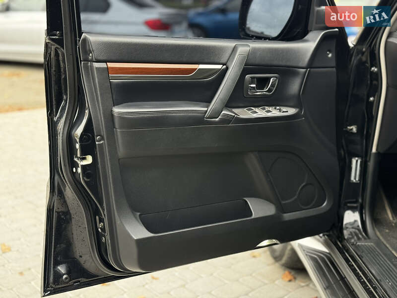 Внедорожник / Кроссовер Mitsubishi Pajero 2007 в Виннице