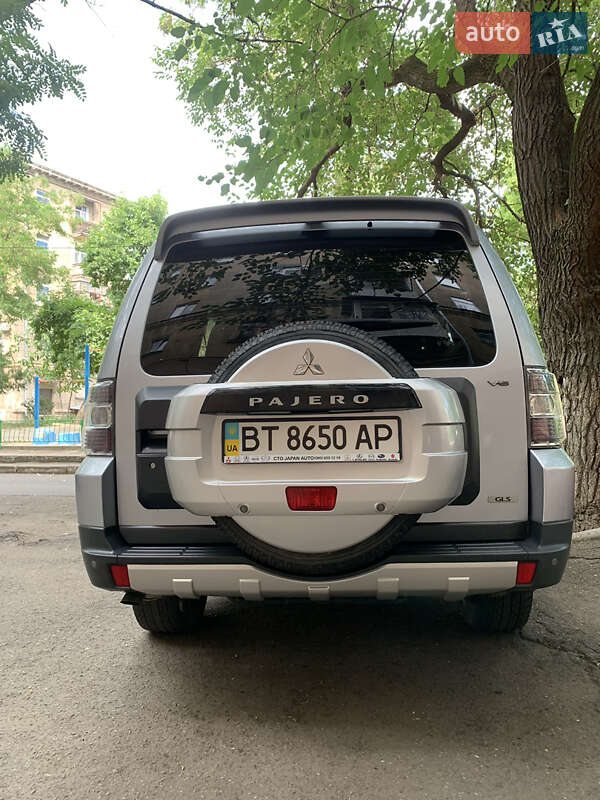 Внедорожник / Кроссовер Mitsubishi Pajero 2008 в Николаеве