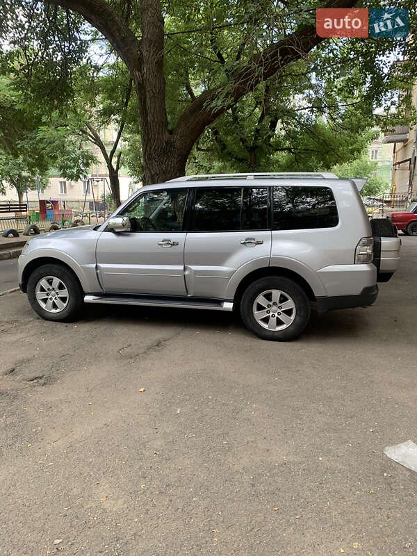 Внедорожник / Кроссовер Mitsubishi Pajero 2008 в Николаеве
