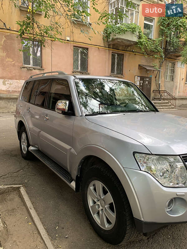 Внедорожник / Кроссовер Mitsubishi Pajero 2008 в Николаеве