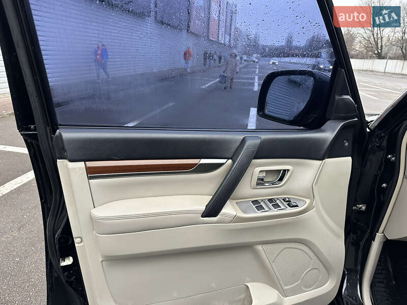 Внедорожник / Кроссовер Mitsubishi Pajero 2007 в Полтаве