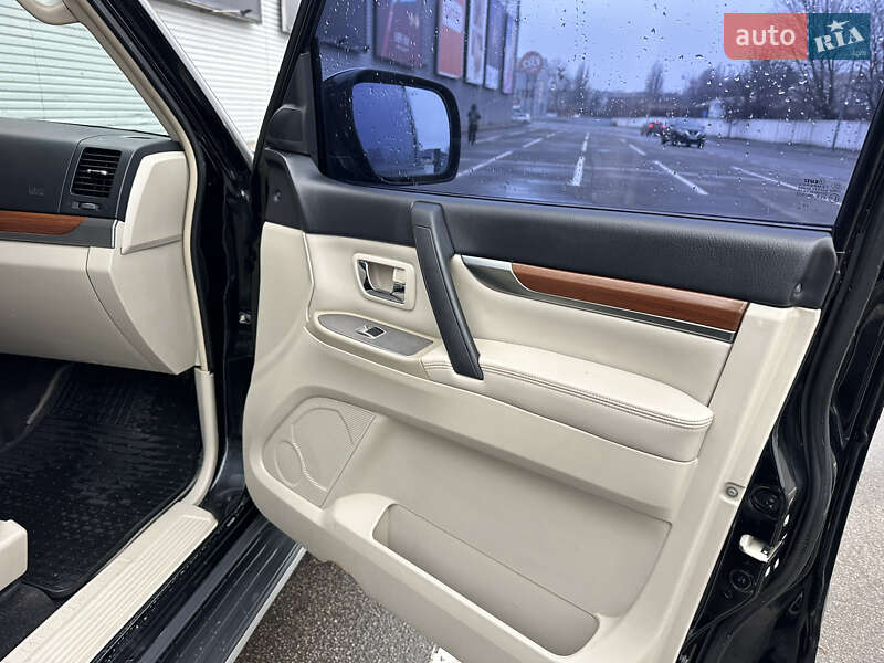 Внедорожник / Кроссовер Mitsubishi Pajero 2007 в Полтаве