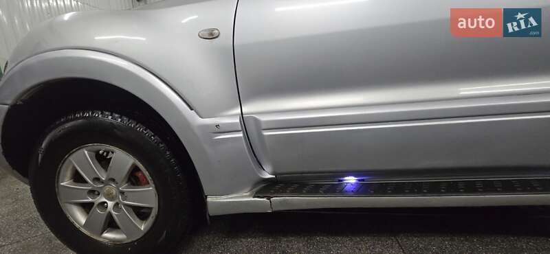Внедорожник / Кроссовер Mitsubishi Pajero 2005 в Черновцах