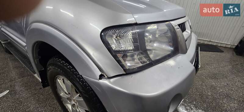 Внедорожник / Кроссовер Mitsubishi Pajero 2005 в Черновцах