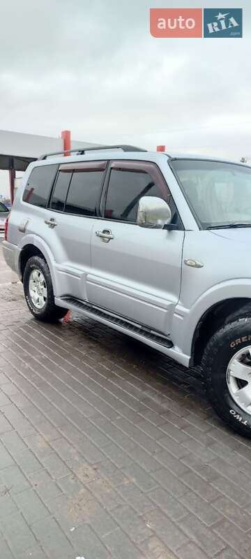 Внедорожник / Кроссовер Mitsubishi Pajero 2005 в Нововолынске