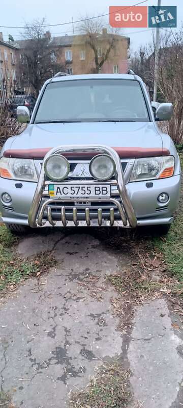 Внедорожник / Кроссовер Mitsubishi Pajero 2005 в Нововолынске