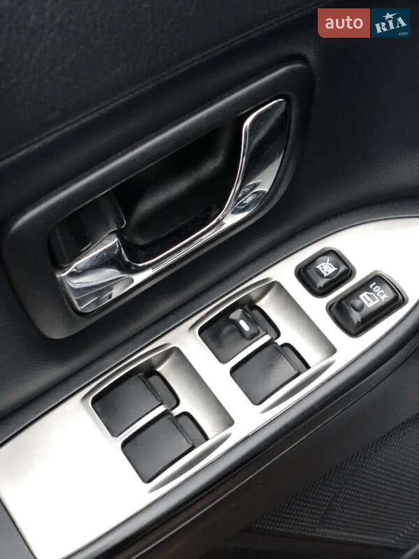 Внедорожник / Кроссовер Mitsubishi Pajero 2007 в Козельце