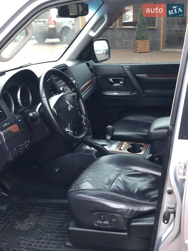 Внедорожник / Кроссовер Mitsubishi Pajero 2007 в Козельце