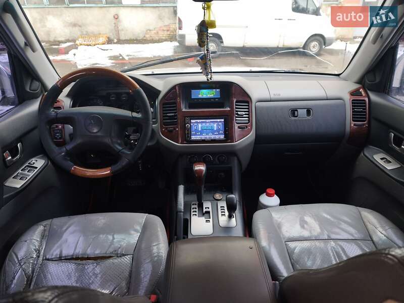 Mitsubishi Pajero 2003