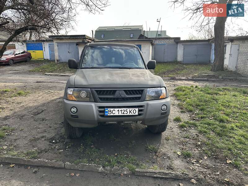 Mitsubishi Pajero 2004