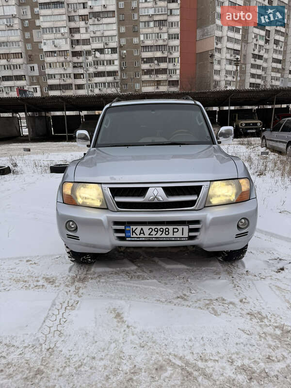 Внедорожник / Кроссовер Mitsubishi Pajero 2006 в Киеве