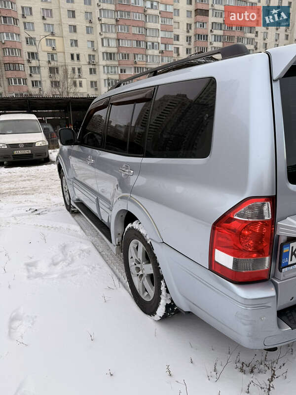 Внедорожник / Кроссовер Mitsubishi Pajero 2006 в Киеве
