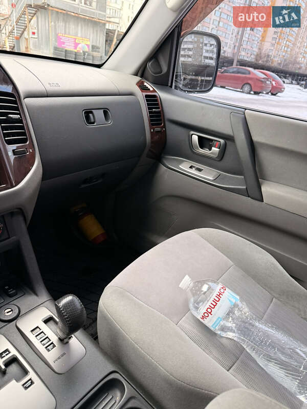Внедорожник / Кроссовер Mitsubishi Pajero 2006 в Киеве